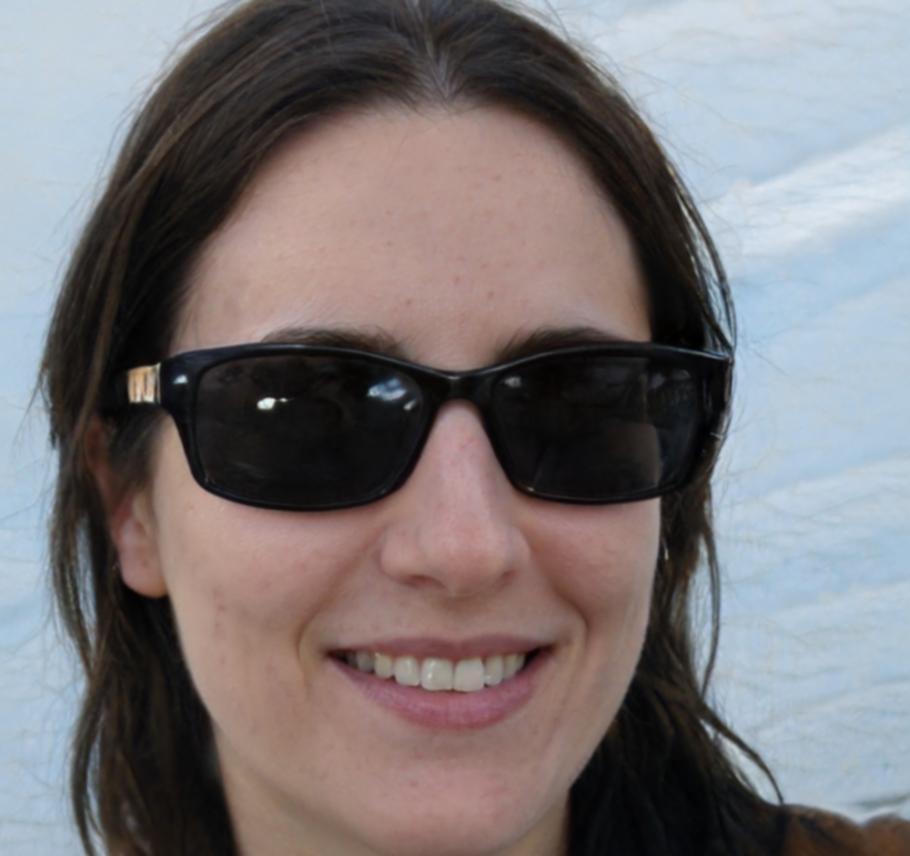 Ritratto di Valentina Rossini, cliente soddisfatta dei servizi di consulenza finanziaria